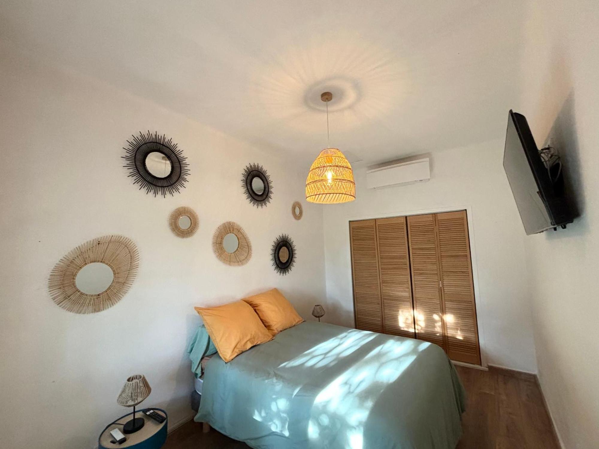 Appartement Eygalieres Avec Petit Jardin ภายนอก รูปภาพ